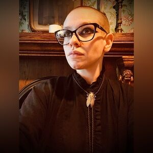 Meet your Posher, Dana